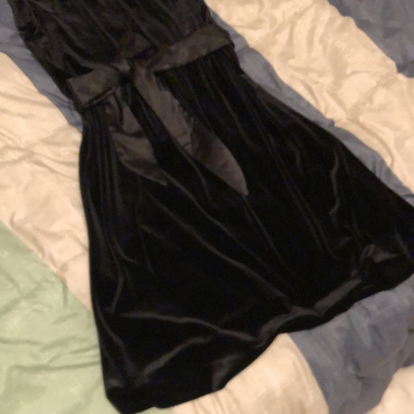 Black velvet dress! - Picture 5 of 5